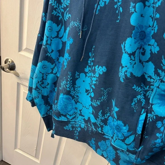 FP Movement Sprint To The Finish Printed Hoodie in Blue Floral, size Medium, NWT - Picture 5 of 12